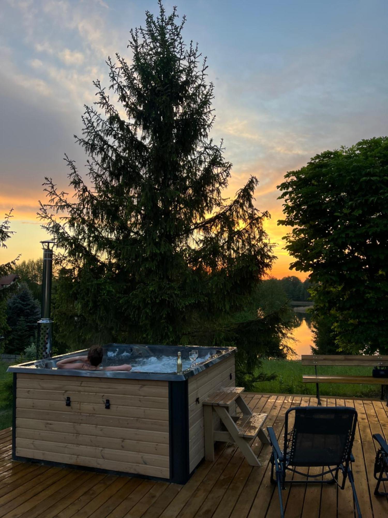 Domek Z Kominkiem Nad Jeziorem Z Jacuzzi Ogrodowym Sumowo  Exterior photo
